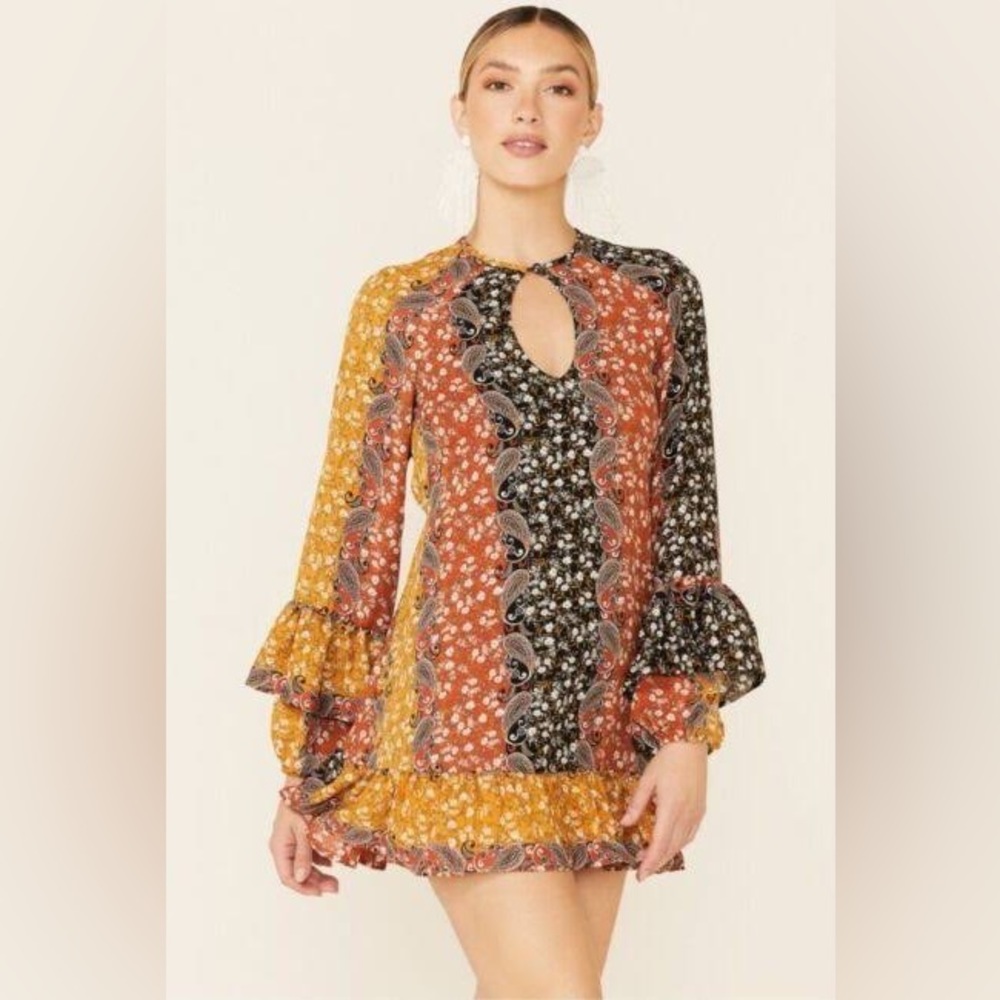 Shyanne western dress sz S, brown, orange blends. Flowy with paisleys. Lined.